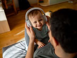 dete, muzika, sluša muziku