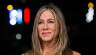 Dvorište Dženifer Aniston je raj o kojem sanja svaka žena: Zavirite u baštu koja mami uzdahe!