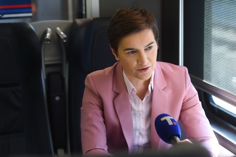 Ana Brnabić godišnjice voza Soko puštanja u saobraćaj brze pruge Beograd - Novi Sad Ana Brnabić godišnjice voza Soko puštanja u saobraćaj brze pruge Beograd - Novi Sad