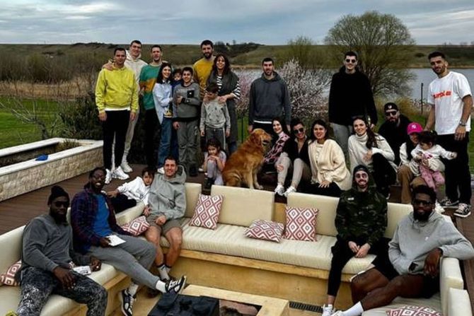 Luka Vildoza, okupljanje Nemanja Nedović kuća Luka Vildoza, okupljanje Nemanja Nedović kuća