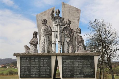 Spomenik palim borcima Drugog svetskog rata u selu Negrišori