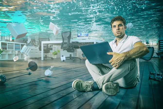 čovek pod vodom čovek pod vodom