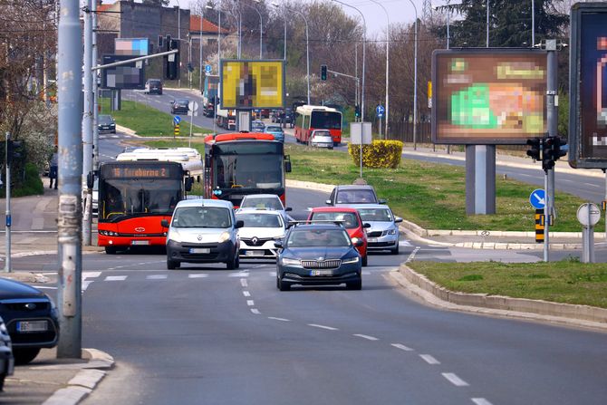 Višnjička ulica Karaburma Saobraćaj