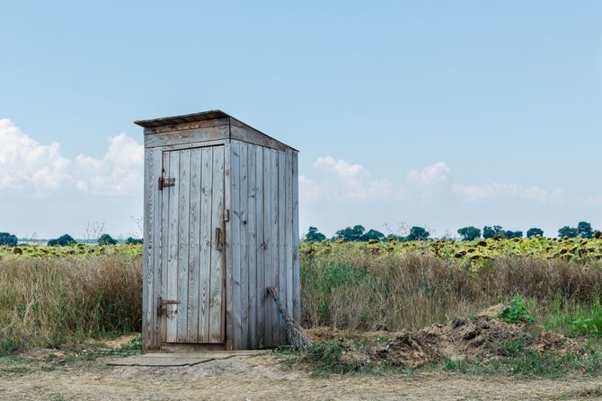 Poljski toalet WC