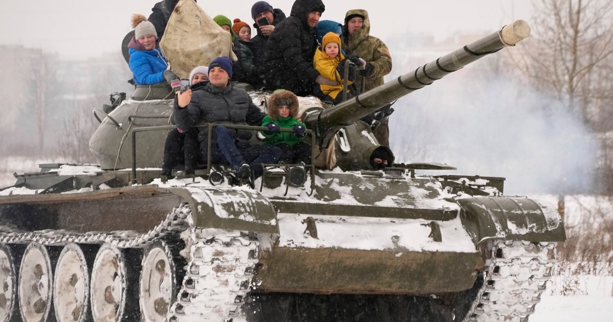 HOROR U RUSIJI Dečaka zdrobio tenk na izložbi