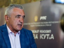 ŽUTAKUĆA PREMIJERA NATO AGRESIJA