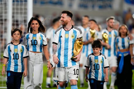 Antonela Rokuzo, Lionel Mesi, Fudbalska reprezentacija Argentine