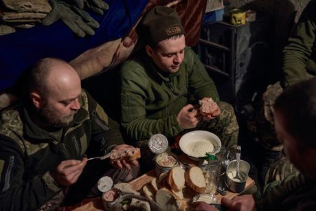ruski vojnici večera Bahmut