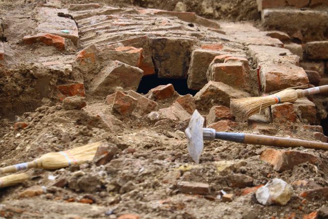 Arheolog Arheologija Arheološki radovi Vlajkovićeva Skupština Srbije podzemna garaža Arheolog Arheologija Arheološki radovi Vlajkovićeva Skupština Srbije podzemna garaža