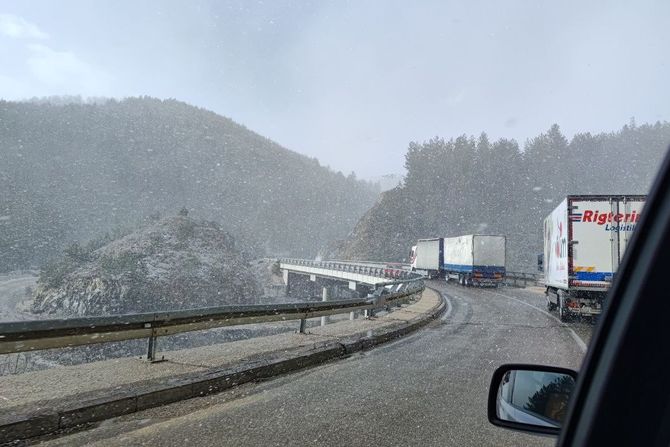 Sneg na Zlatiboru, put od Kokinog Broda ka Zlatiboru