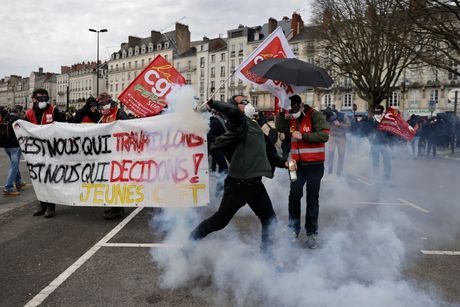 Francuska protesti demonstracije penziona reforma