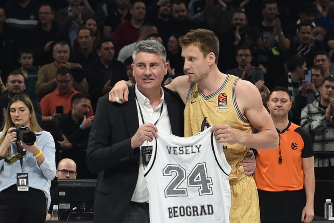Jan Veseli, KK Barselona, KK Partizan Jan Veseli, KK Barselona, KK Partizan