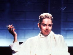 Šeron Stoun, film Niske strasti