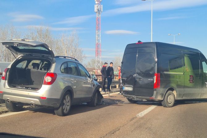 Sudar na Pančevačkom putu Pančevački put saobraćajna nesreća