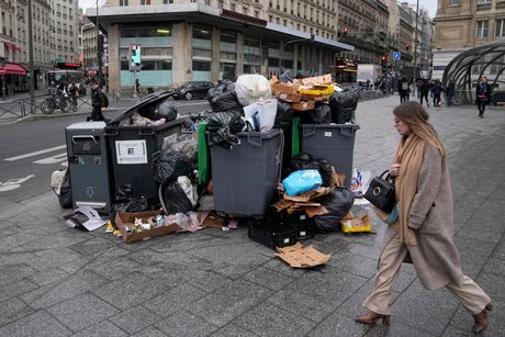 APTOPIX France Pension Protests