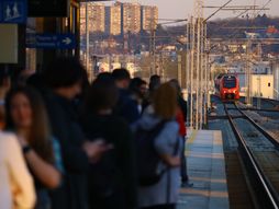 Voz železnička stanica Novi Beograd peron