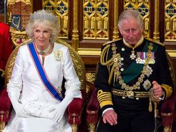 Kralj Čarls, kraljica Kamila