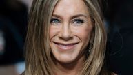 Zaveo je hipnoterapeut! Dženifer Aniston konačno pokazala novog dečka i sve žene joj zavide
