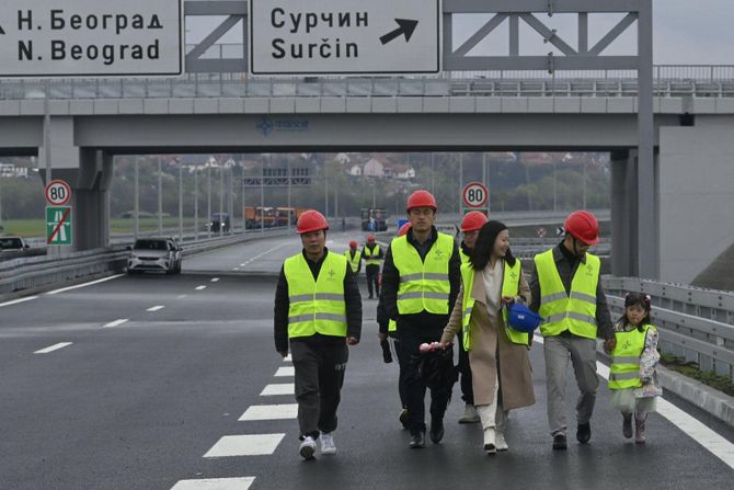 Deonica otvorena auto-puta Miloš Veliki od Novog Beograda do Surčina