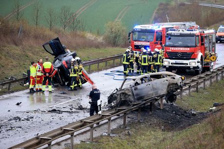 Nemačka, saobraćajna nesreća, izgoreli automobili