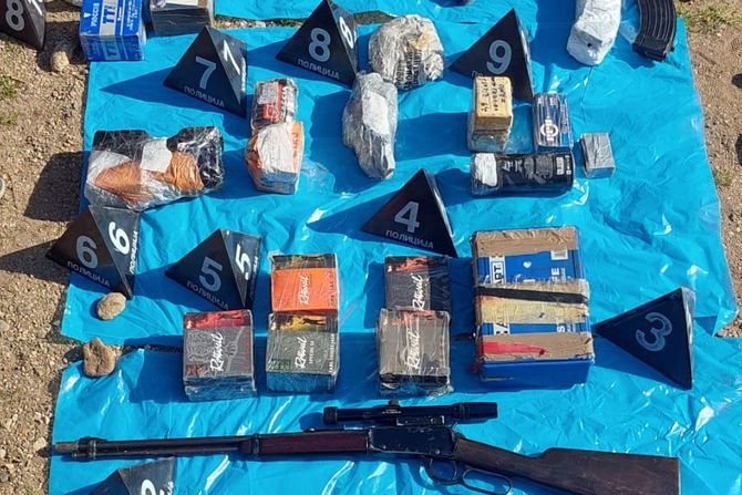 Međunarodna akcija, policija, zaplena, vatreno oružje, Međunarodna akcija, policija, zaplena, vatreno oružje,