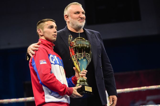 Omer Ametović, trofej 60. “Beogradskog pobednika – memorijala Branko Pešić” Omer Ametović, trofej 60. “Beogradskog pobednika – memorijala Branko Pešić”
