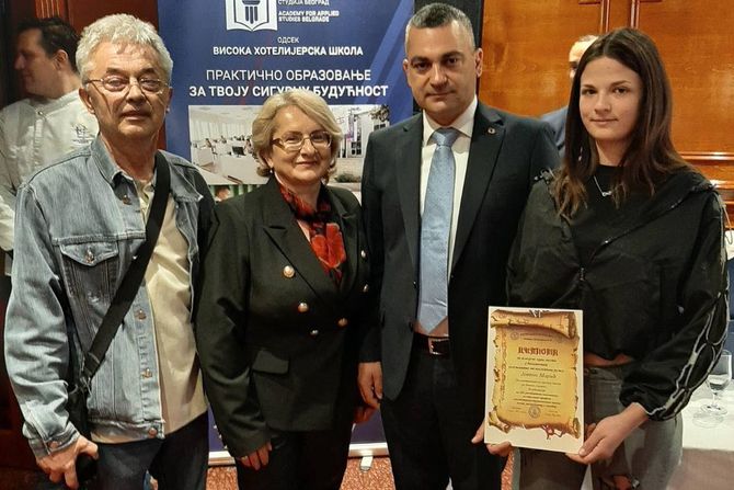 Posavotamnavska srednja škola Vladimirci, Dragan Obrenović, Jovana Marić Posavotamnavska srednja škola Vladimirci, Dragan Obrenović, Jovana Marić