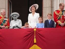 Kraljica Elizabeta Druga II platinasti jubilej kraljevska porodica