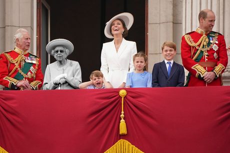 Kraljica Elizabeta Druga II platinasti jubilej kraljevska porodica