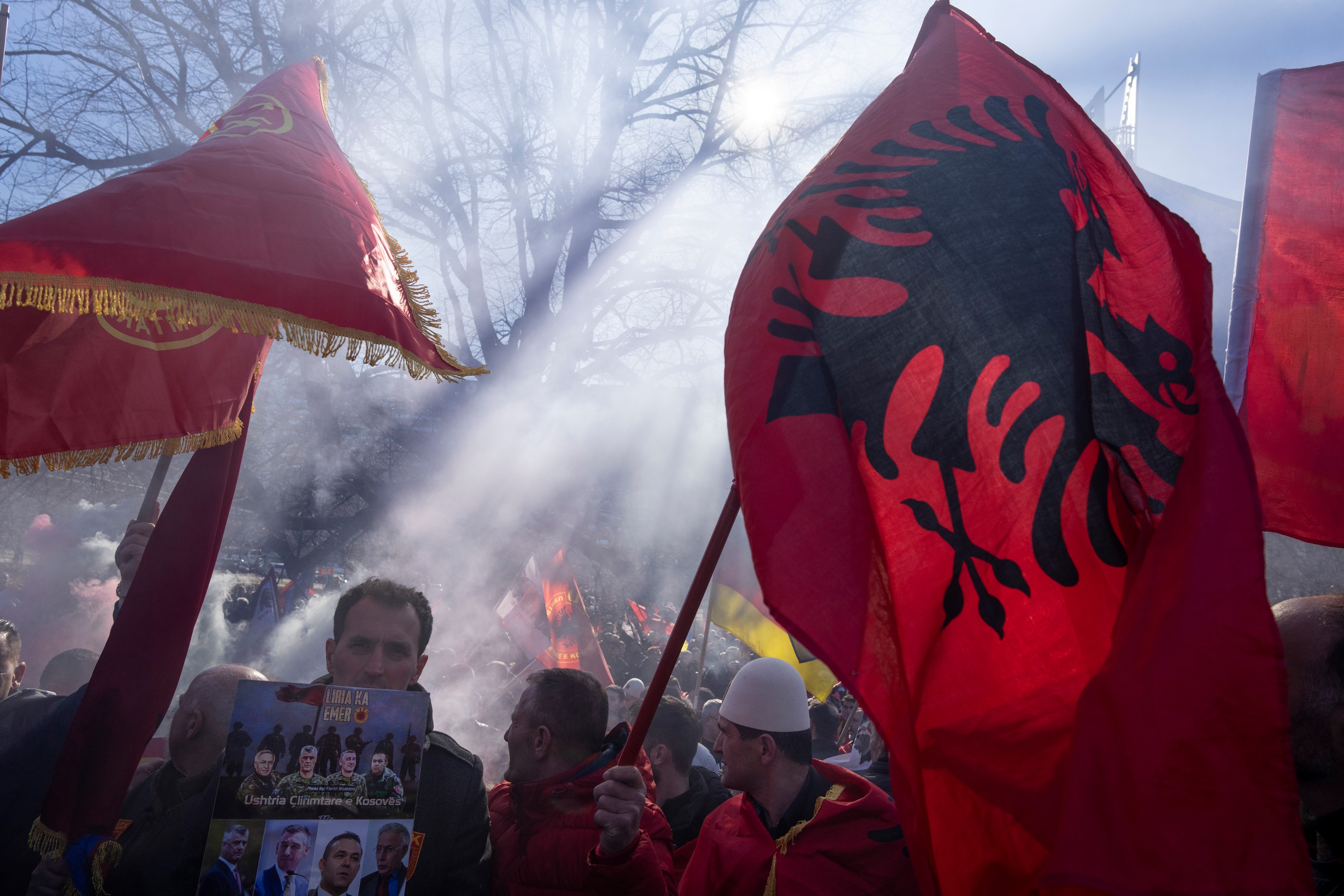 Haos u Strugi: Zbog kačenja albanske zastave pokrenut prekršajni postupak protiv gradonačelnika