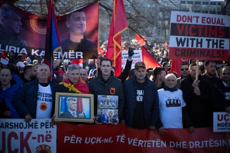 Haški tribunal, sud u Hagu, Albanska zastava, OVK, UČK Haški tribunal, sud u Hagu, Albanska zastava, OVK, UČK