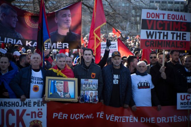 Haški tribunal, sud u Hagu, Albanska zastava, OVK, UČK Haški tribunal, sud u Hagu, Albanska zastava, OVK, UČK