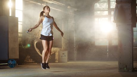 trening, treniranje, kardio, kardio trening, kardio fitnes, konopac, preskakanje konopca trening, treniranje, kardio, kardio trening, kardio fitnes, konopac, preskakanje konopca
