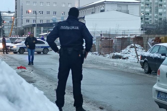 Tinejdžeri grudvama gađali vozila, Čačak Tinejdžeri grudvama gađali vozila, Čačak