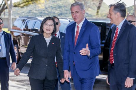 Predsednica Tajvana i predsedavajući Predstavničkog doma SAD Cai Ing-ven i Kevin Mekarti