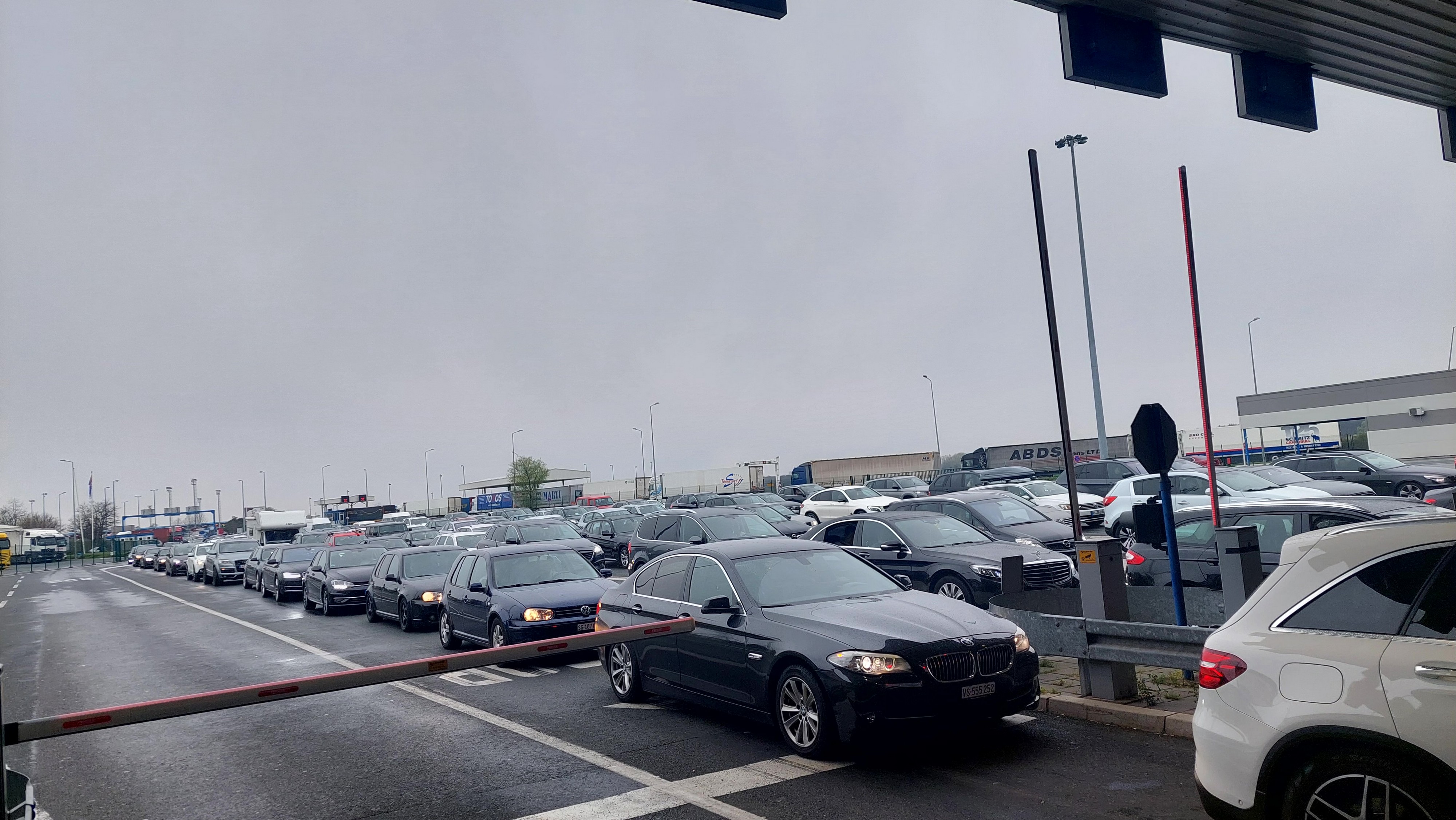 I danas je na OVOM graničnom prelazu u Srbiji najveći haos! Evo gde se ovog jutra čeka i do 240 minuta