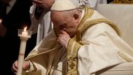 Papa prebačen u bolnicu, požalio se na zdravstveno stanje