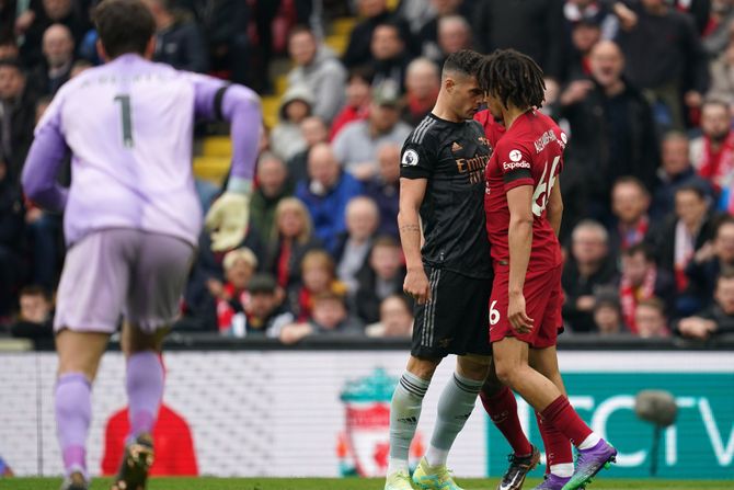 Trent Aleksander Arnold, Granit Džaka, FK Liverpul, FK Arsenal