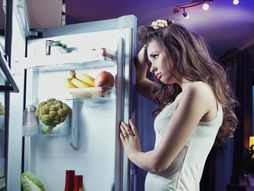 Kasni obrok, kasno jelo, glad, glad noću, noćna užina