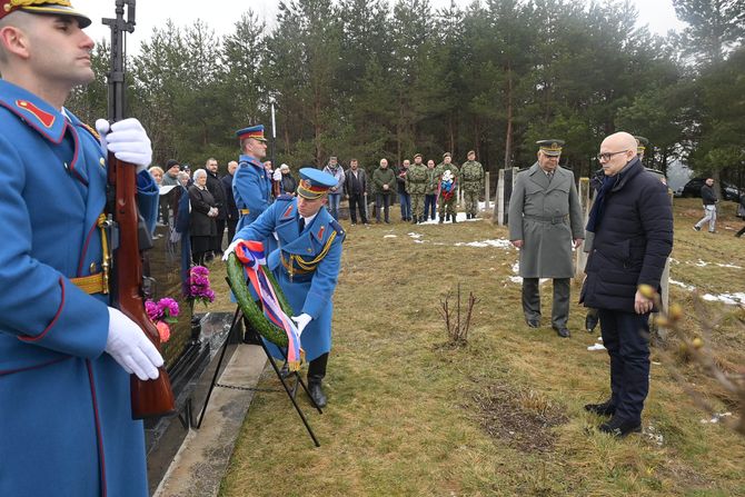 Miloš Vučević, Košare, spomenik, venac,