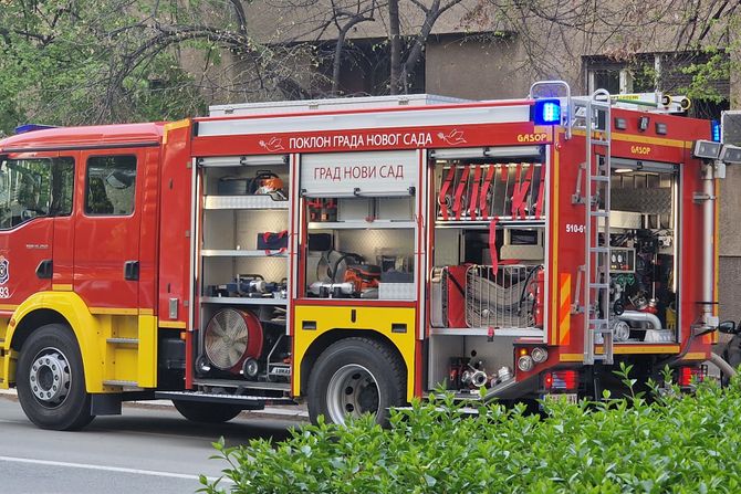 Požar Zgrada Ulica Maksima Gorkog Novi Sad Vatrogasci