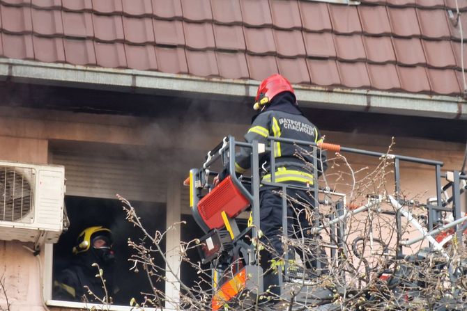 Požar Zgrada Ulica Maksima Gorkog Novi Sad Vatrogasci