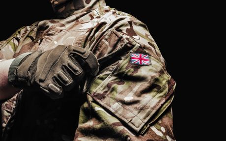 Britanska vojska vojnik maskirna kamuflažna uniforma