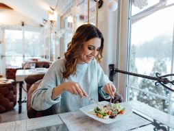 ručavanje, ručak, jelo, žena jede, restoran