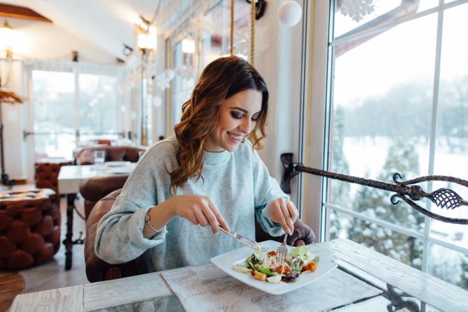 ručavanje, ručak, jelo, žena jede, restoran