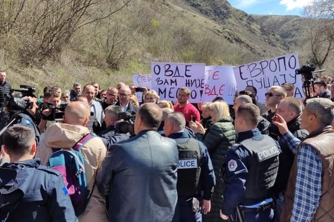 Kosovo, peticija, protest