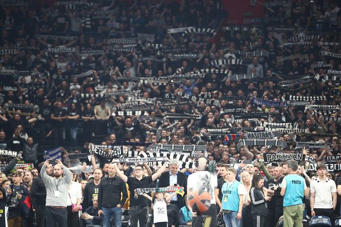 Partizan i Panatinaikos, koreografija navijača u Areni