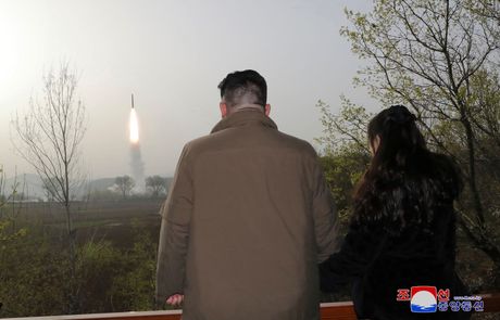 Kim Džong Un lansiranje rakete, Severna Koreja
