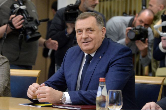 Aleksandar Vučić , Milorad Dodik