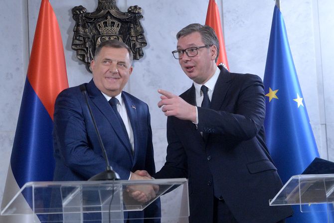 Aleksandar Vučić , Milorad Dodik